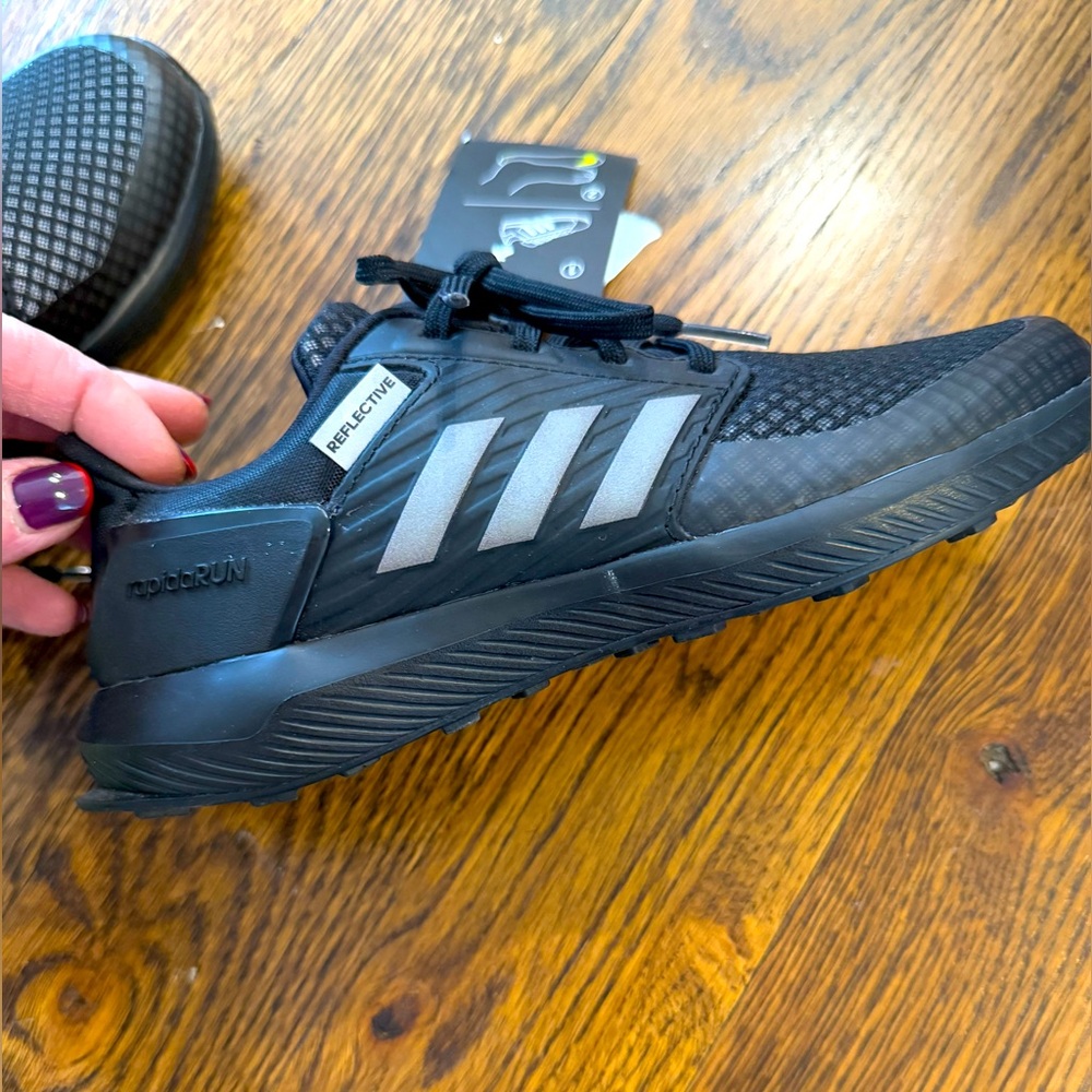 Adidas rapid run kids size 1 BNWT